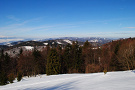 Pohľad na Minčol z lúky neďaleko Lysej. Na horizonte vľavo Tatry, v pravo Krynica