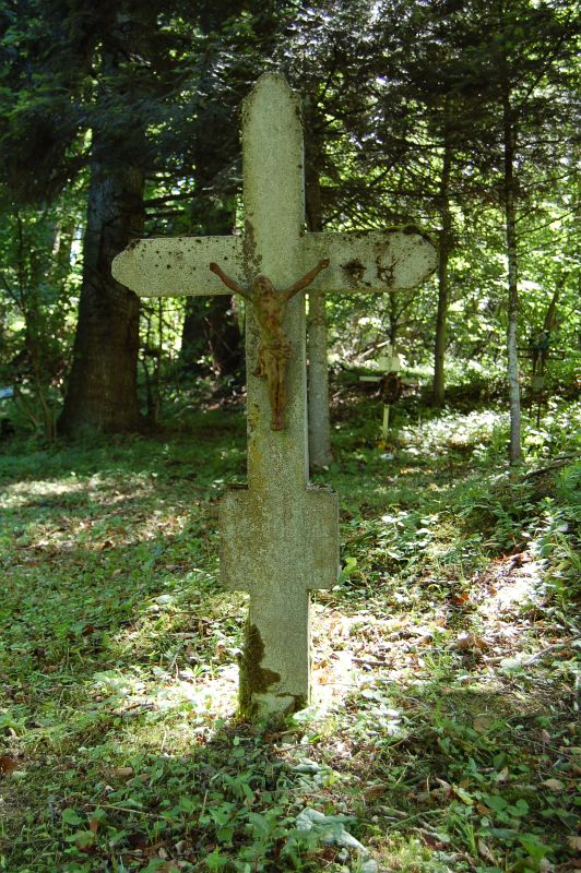 Kríž s nápisom: Tut spočivae Anna Timora rožd. Varga *1870 +1930