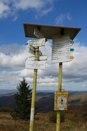 Turistický smerovník so schránkou pre vrcholovú knihu