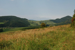 Vľavo vrch Michalka, vpravo Vysoká hora